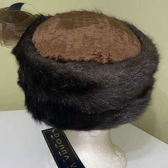NWT Gorgeous Winter Hat by Donna Vinci Couture